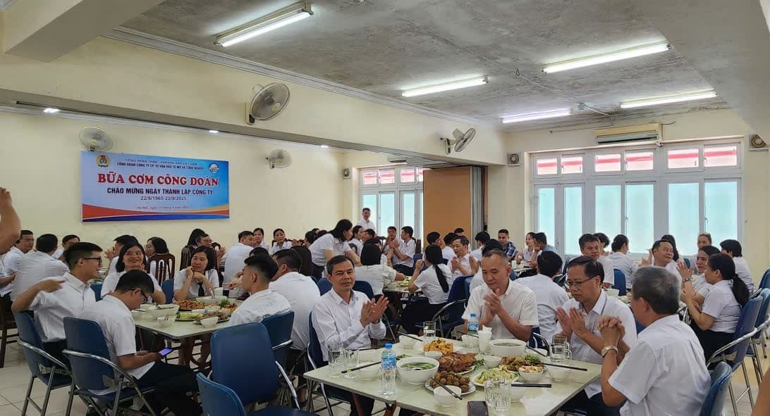 Bữa cơm công đoàn chào mừng ngày thành lập Công ty