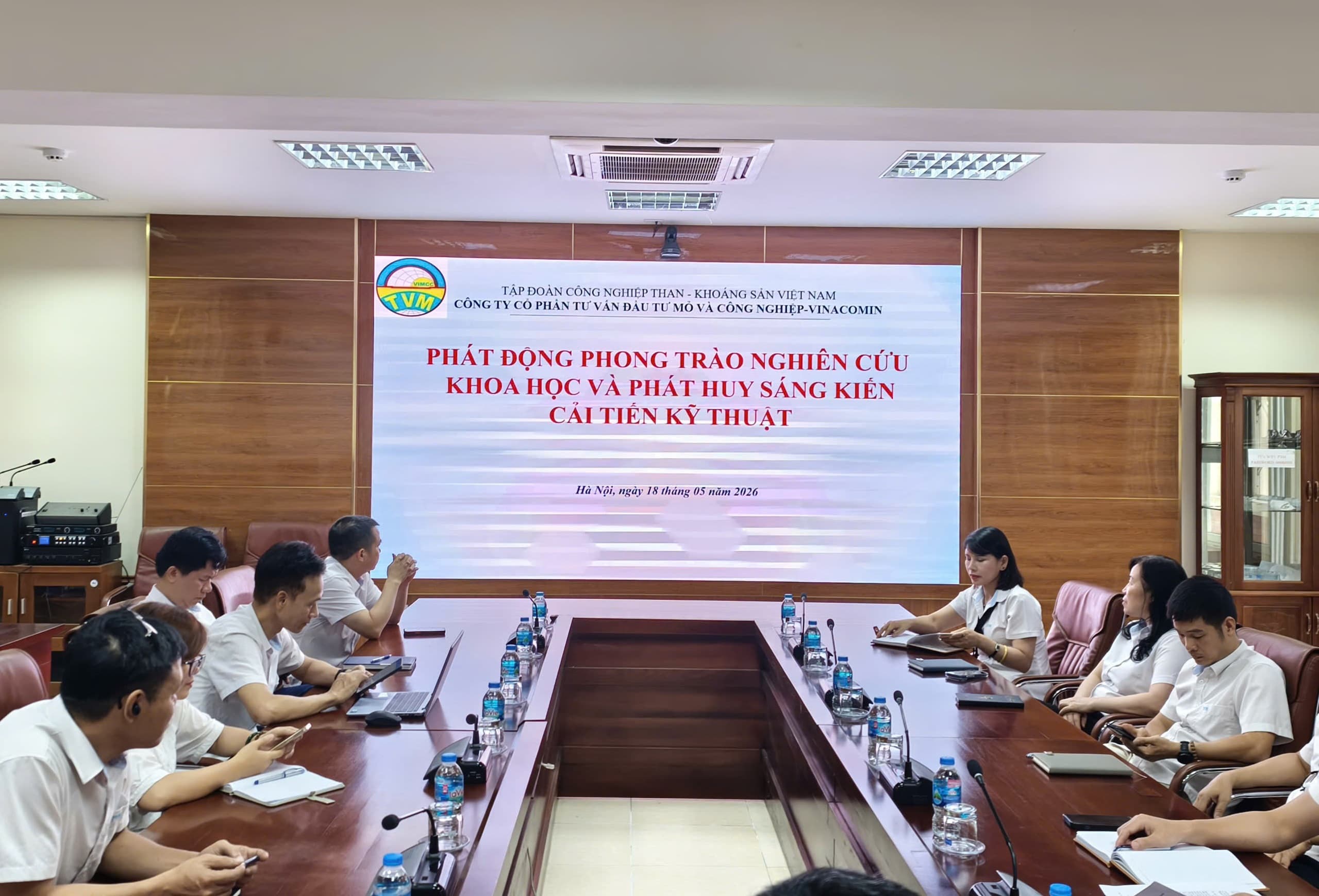 Đẩy mạnh phong trào nghiên cứu khoa học và phát huy sáng kiến cải tiến kỹ thuật 