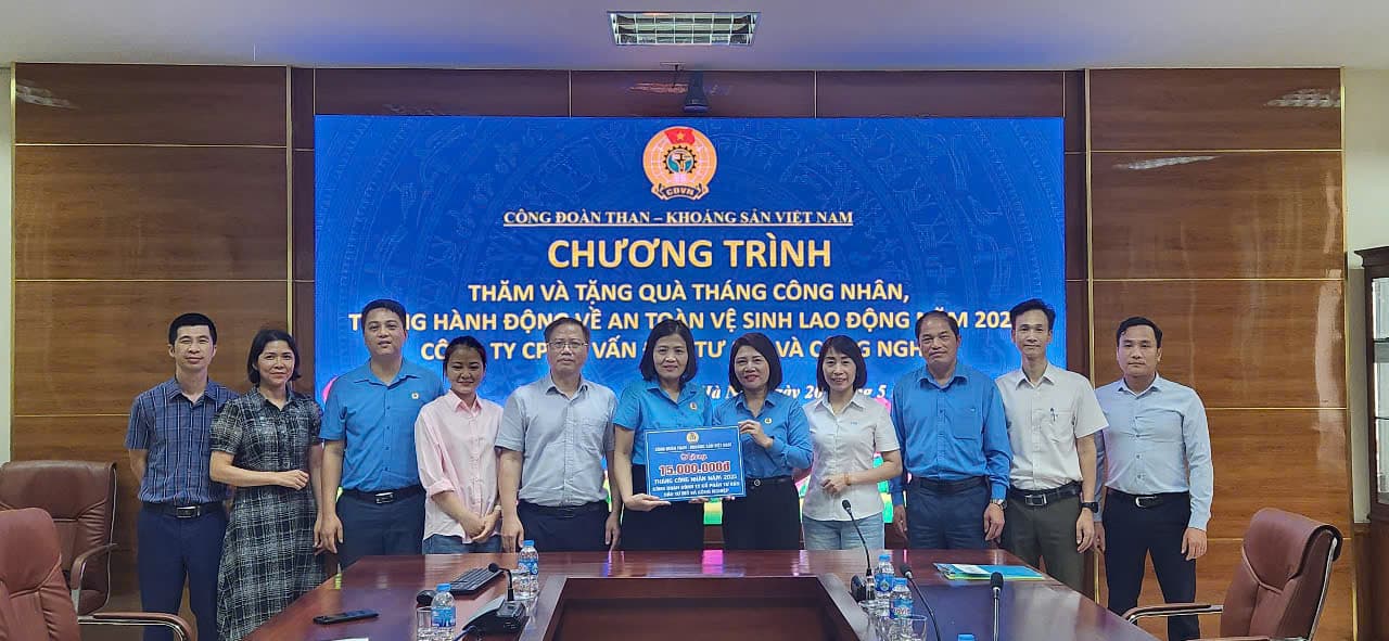 Công đoàn TKV thăm, tặng quà đơn vị, cá nhân xuất sắc tại Công đoàn Công ty cổ phần tư vấn đầu tư mỏ và công nghiệp